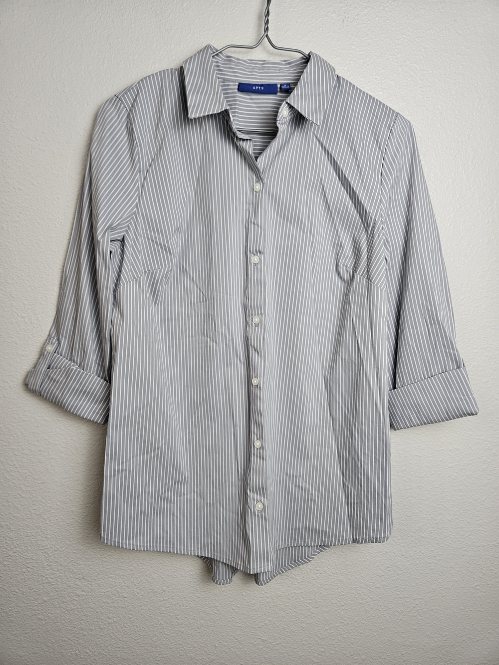 Apt. 9 Men's Light Gray and White Pinstripe Button-Down Shirt Size S